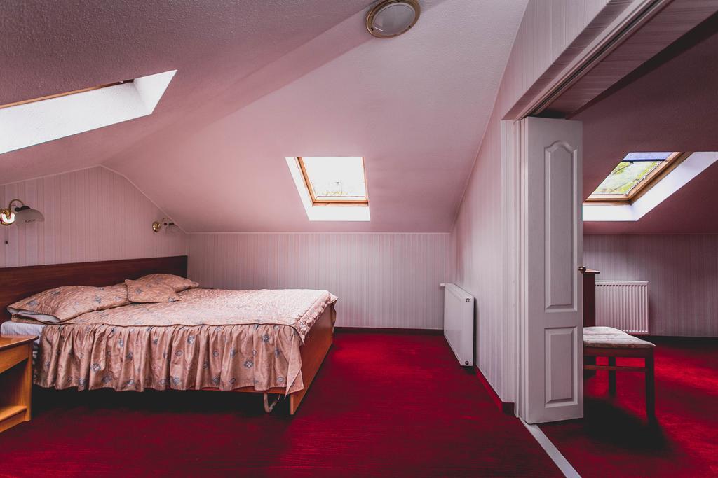 ホテル ツインズ ワルシャワ 部屋 写真